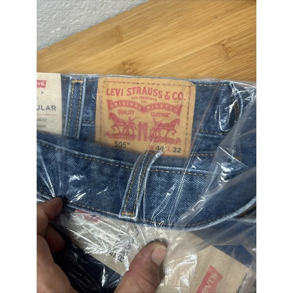 Levi Men's 505 Regular / Straight Fit 40x32 Medium Stonewash 05054891-New